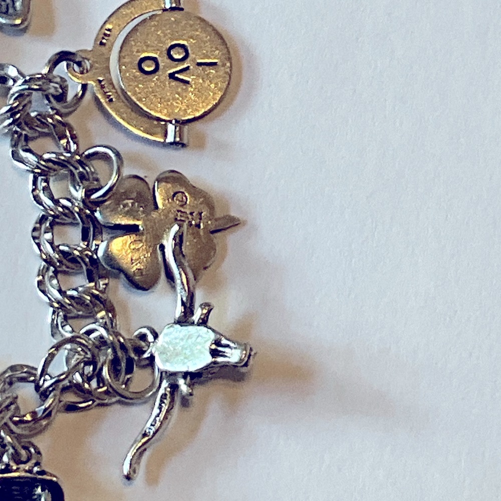 Sterling Silver James Avery 12 Charm Bracelet with Various Retired Charms - Picture 4 of 16